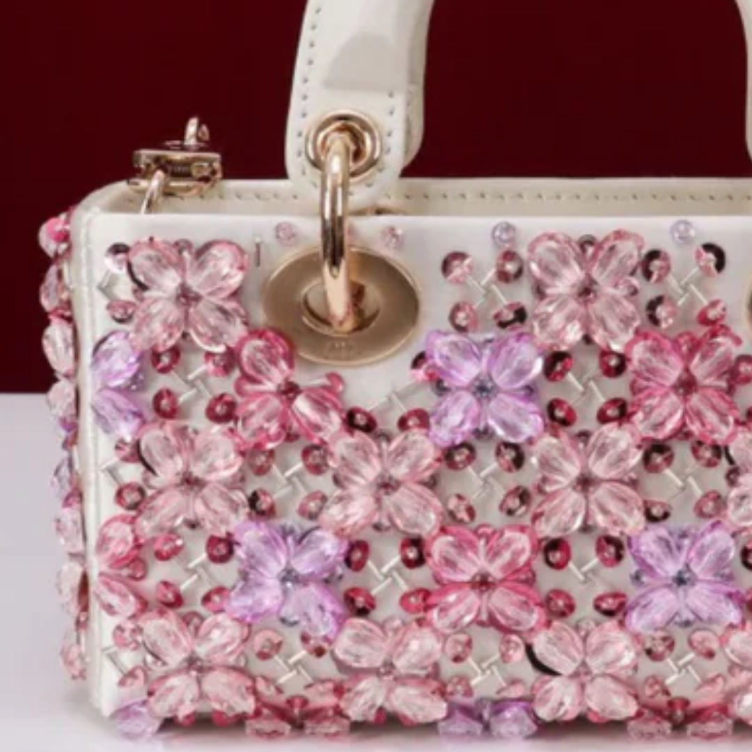 Tas Lady Dj Micro – Witte Kalfsleer met Roze Bloemenborduursel & Strass